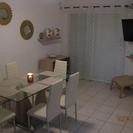 בית נופש Sea Front Kristina *